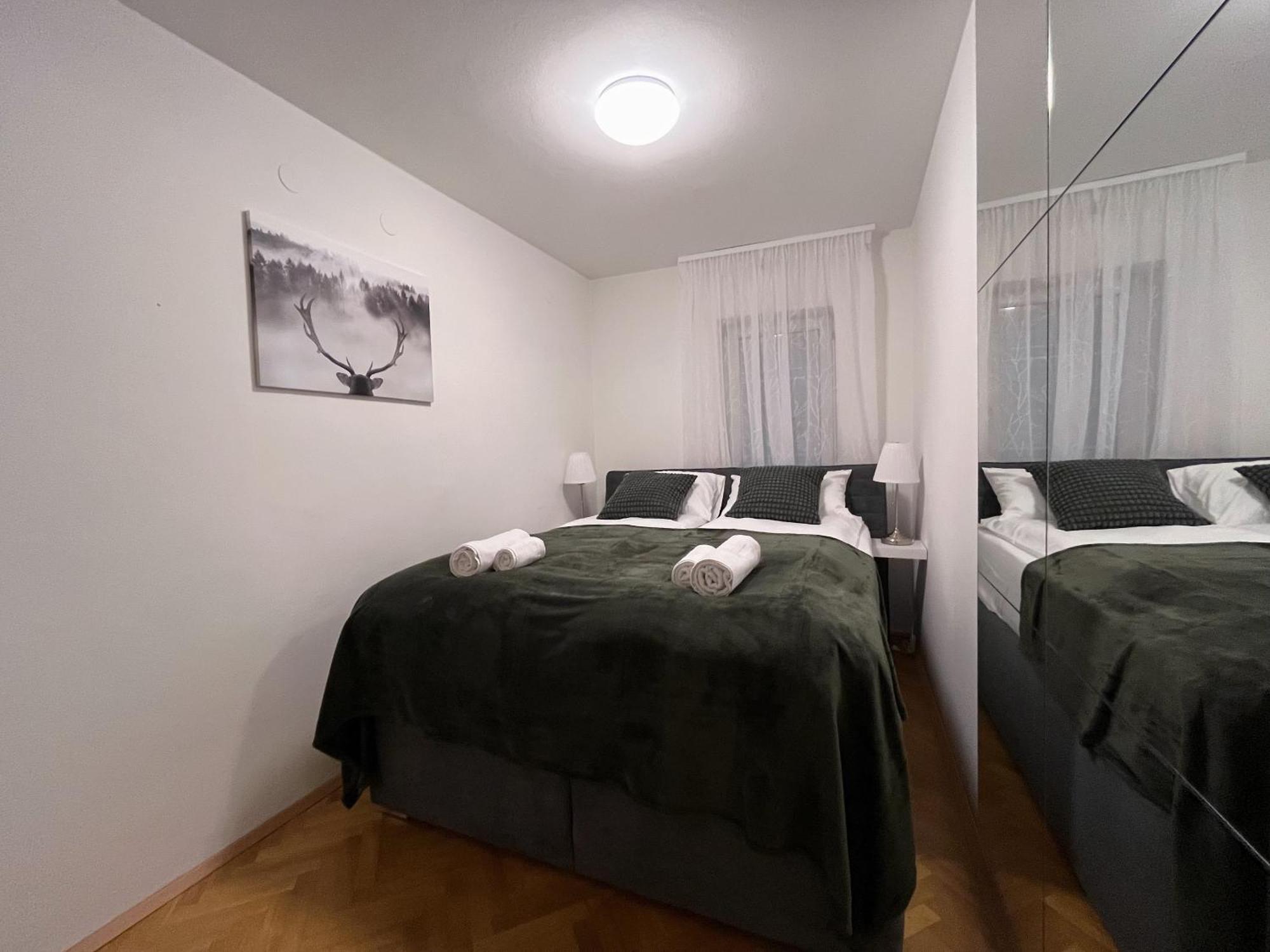 La Casa 77a *